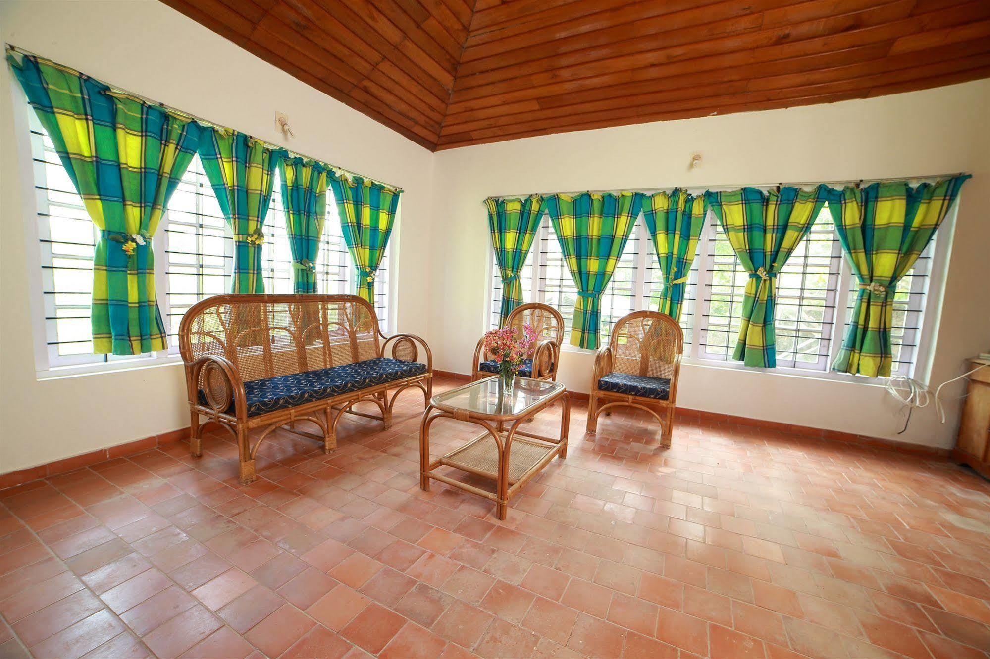 Green Jungle Holiday Resort Мунар Екстериор снимка