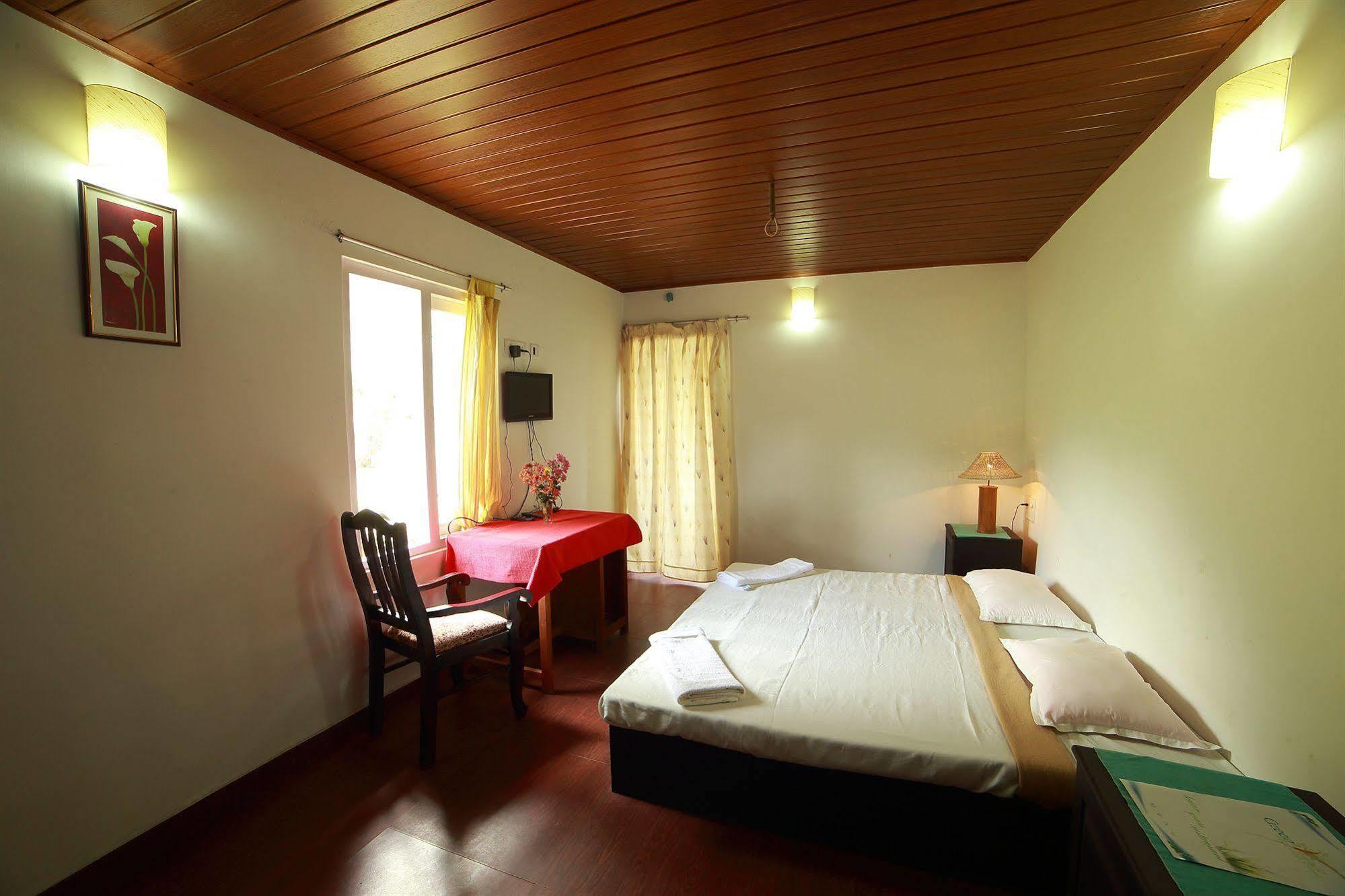 Green Jungle Holiday Resort Мунар Екстериор снимка