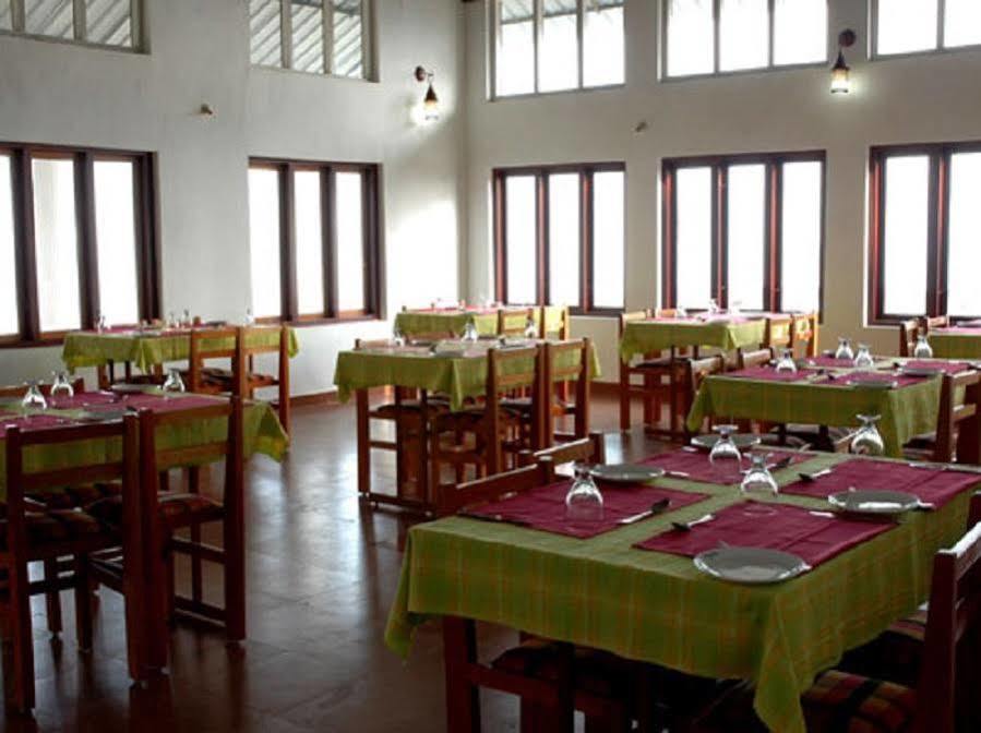 Green Jungle Holiday Resort Мунар Екстериор снимка